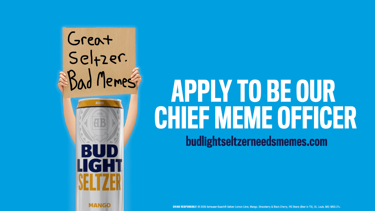 Una imagen con fondo azul de una lata de Bud Ligtht Seltzer con brazos humanos y un letrero que dice aplica para ser nuestro Chief meme officer